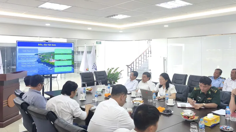 Mỗi đảng viên là một “pháo đài” tư tưởng vững chắc 