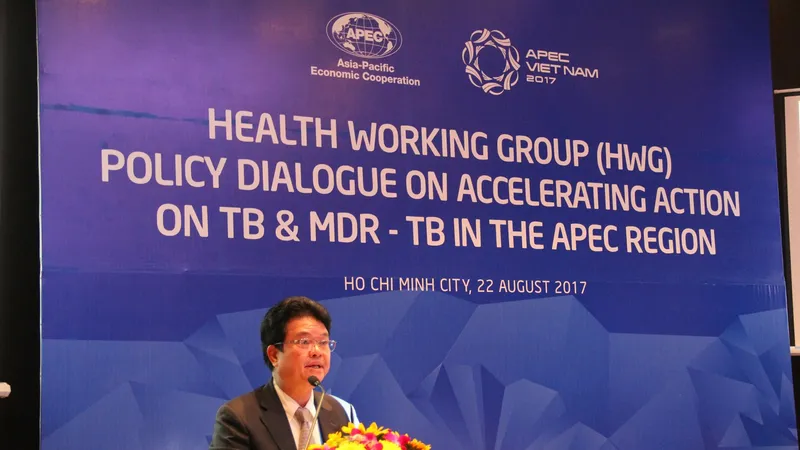 Thứ trưởng Bộ Y tế Phạm Lê Tuấn phát biểu tại buổi đối thoại