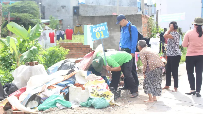 Ra quân dọn dẹp vệ sinh môi trường phòng chống sốt xuất huyết