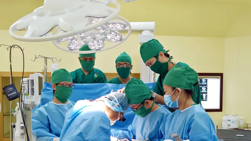 Ê kíp thực hiện phẫu thuật
