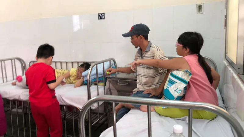 Vụ ngộ độc thực phẩm tại quận Tân Phú: "Nhận định ban đầu, nguy cơ tập trung vào món chà bông gà"