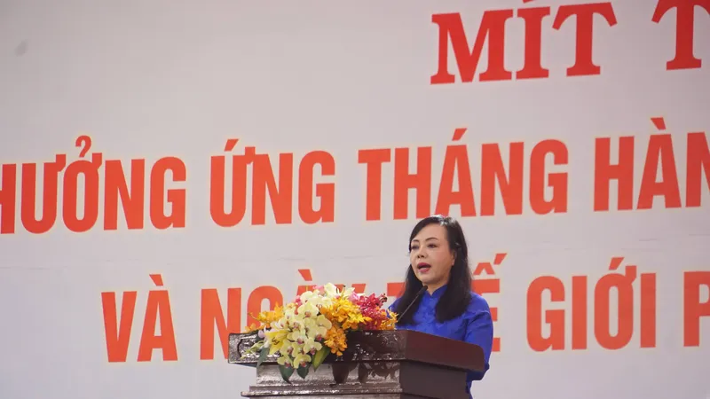 Bộ trưởng Bộ Y tế Nguyễn Thị Kim Tiến phát biểu tại lễ mít tinh