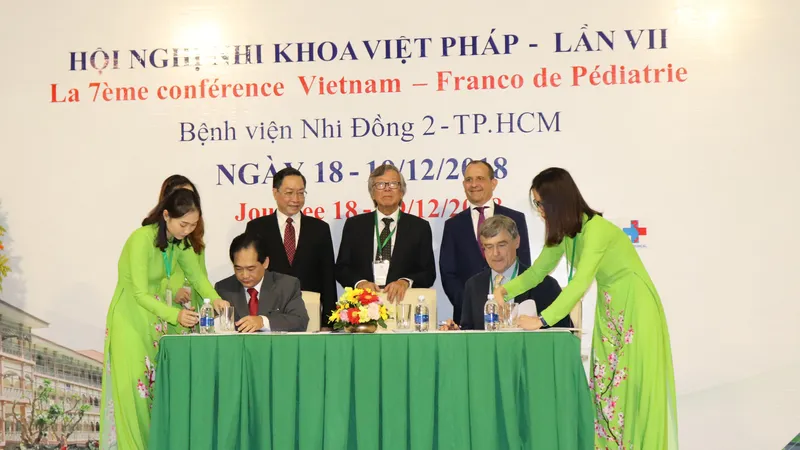 Bệnh viện Nhi Đồng 2 và Viện Trường CHU Grenoble (Pháp) ký kết hợp tác