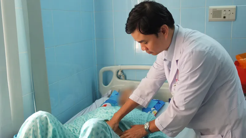 Vỡ động mạch chủ bụng khi đang trên xe đi đám cưới