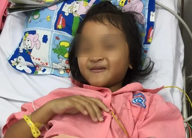 Bé gái đã khỏe mạnh và phục hồi sau khi cắt đốt điện sinh lý thành công