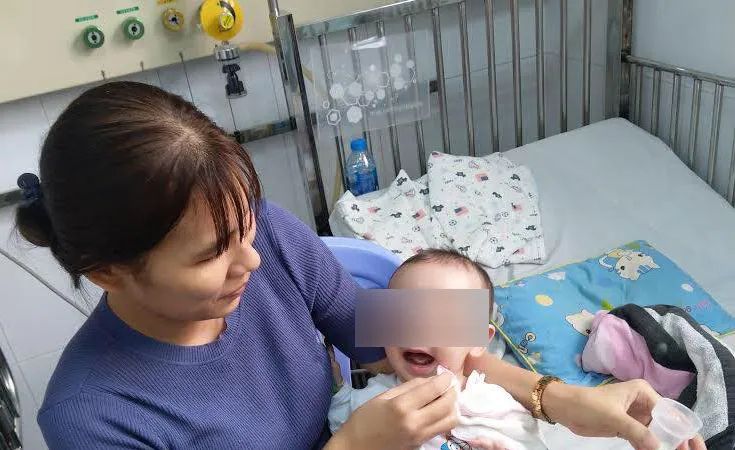 Sau 2 giờ căng thẳng, các bác sĩ đã kiểm soát được cơn nhịp nhanh và bé hồi phục an toàn, không cần phải dùng thuốc.