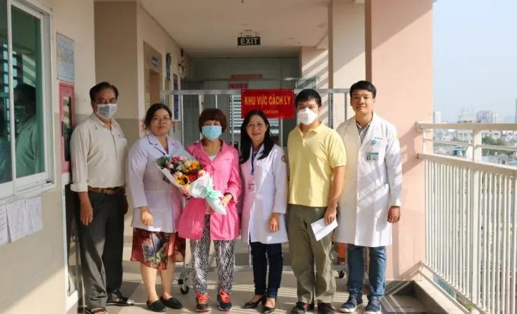 Vợ của bệnh nhân Trung Quốc nhiễm virus Corona đã xuất viện