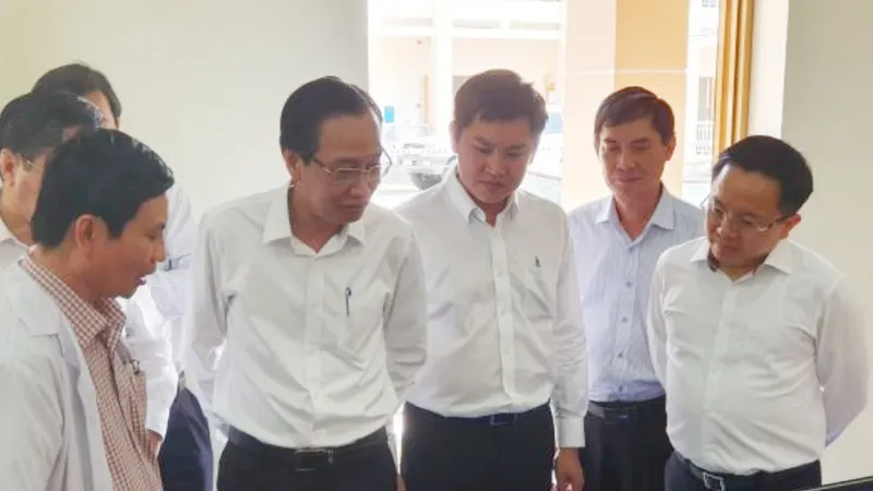 Phó Chủ tịch Thường trực UBND TPHCM Lê Thanh Liêm kiểm tra công tác phòng, chống nCoV tại Bệnh viện dã chiến cở sở 1 tại Củ Chi