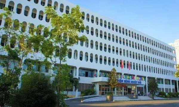 Bệnh nhân 278 viêm phổi, suy hô hấp được chuyển lên TPHCM điều trị