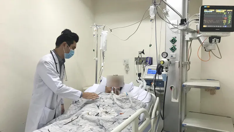 Hiện bệnh nhân đã tỉnh, thở máy nhưng bác sĩ không nói trước được tiên lượng