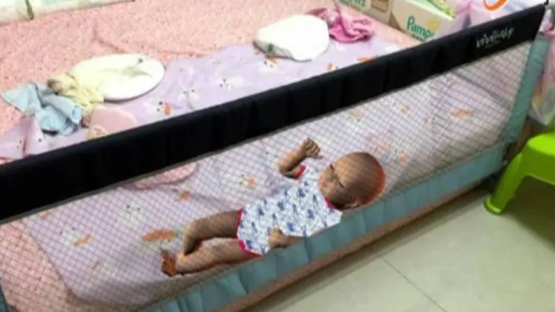 Bé gái tử vong do ngạt vì kẹt khe giường