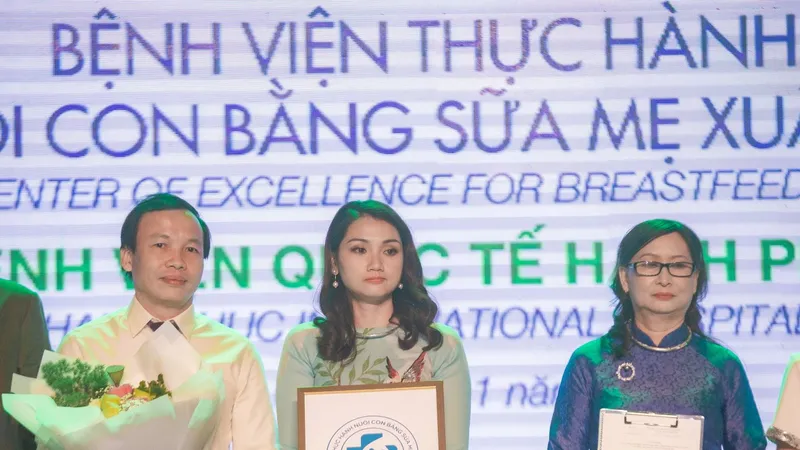 Bệnh viện Hạnh Phúc là bệnh viện tư nhân đầu tiên nhận danh hiệu "Bệnh viện thực hành nuôi con bằng sữa mẹ xuất sắc"