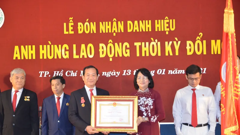 Bệnh viện Nhân dân 115 đón nhận danh hiệu Anh hùng Lao động thời kỳ đổi mới 