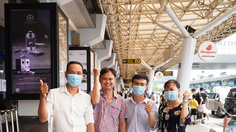 Đội phản ứng nhanh Bệnh viện Chợ Rẫy lên đường ra Hà Nội trước khi sang Lào vào ngày 4-5