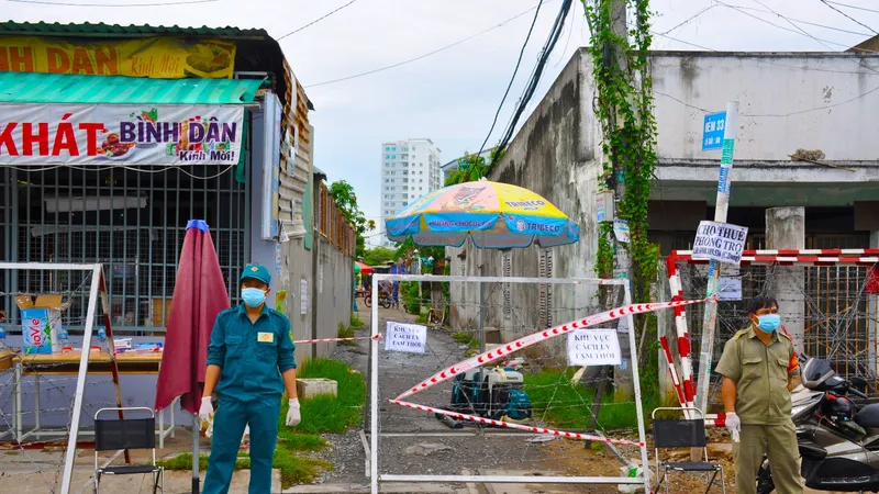 Phong tỏa nơi ca nghi nhiễm tại con hẻm tại thị trấn Nhà Bè, huyện Nhà Bè, TPHCM