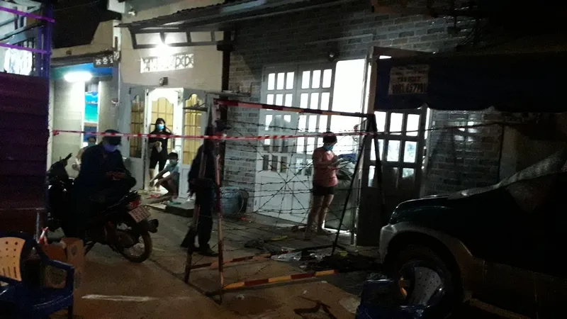Con hẻm nơi ca nghi nhiễm cư trú đã được phong tỏa trong tối 1-6