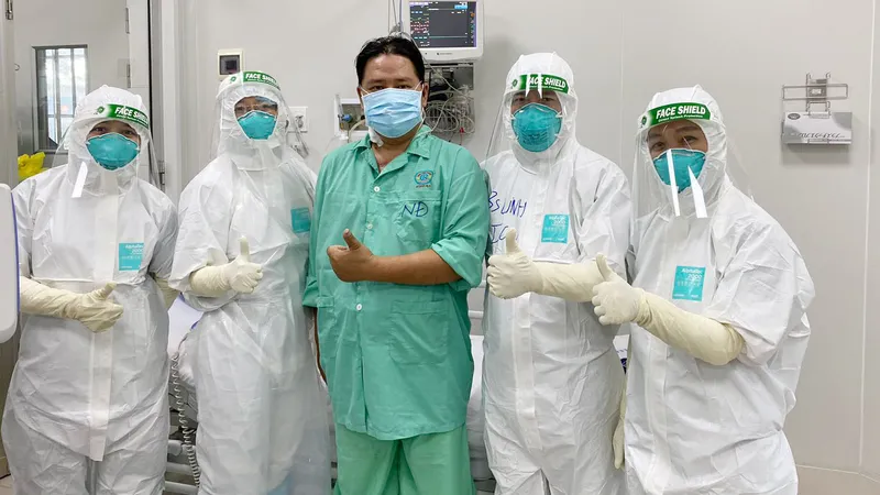  Bệnh nhân P.C.Đ. đã hồi phục, cai ECMO, cai máy thở và đã có kết quả xét nghiệm âm tính lần 1 với SARS-CoV-2