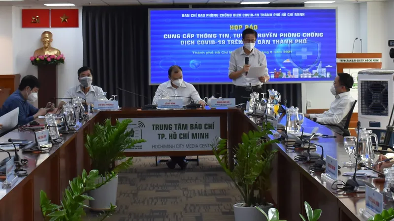 Đồng chí Phạm Đức Hải, Phó Ban Chỉ đạo phòng chống dịch Covid-19 TPHCM thông tin tại buổi họp báo