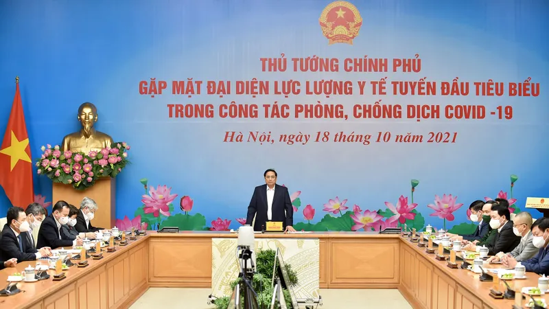 Thủ tướng Chính phủ gặp mặt, biểu dương đại diện lực lượng y tế tuyến đầu chống dịch