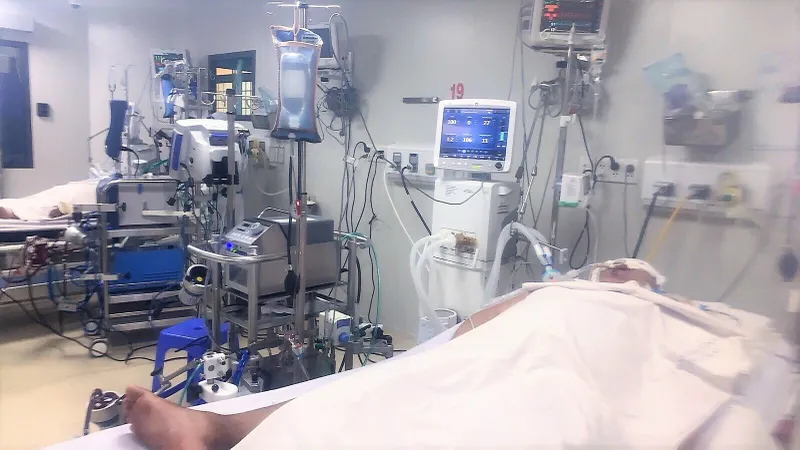 Bệnh nhân L.T.C. đang được can thiệp ECMO