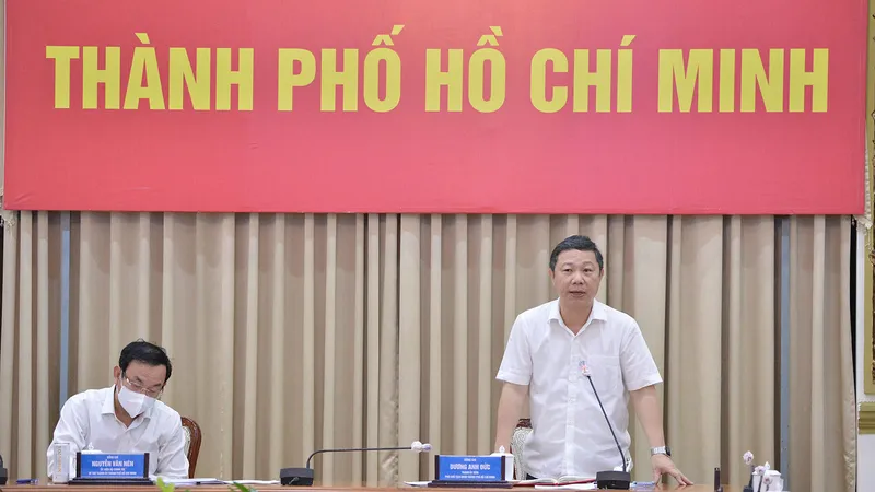 Bí thư Thành ủy TPHCM Nguyễn Văn Nên và Phó Chủ tịch UBND TPHCM Dương Anh Đức tại cuộc họp ngày 15-12. Ảnh: VIỆT DŨNG