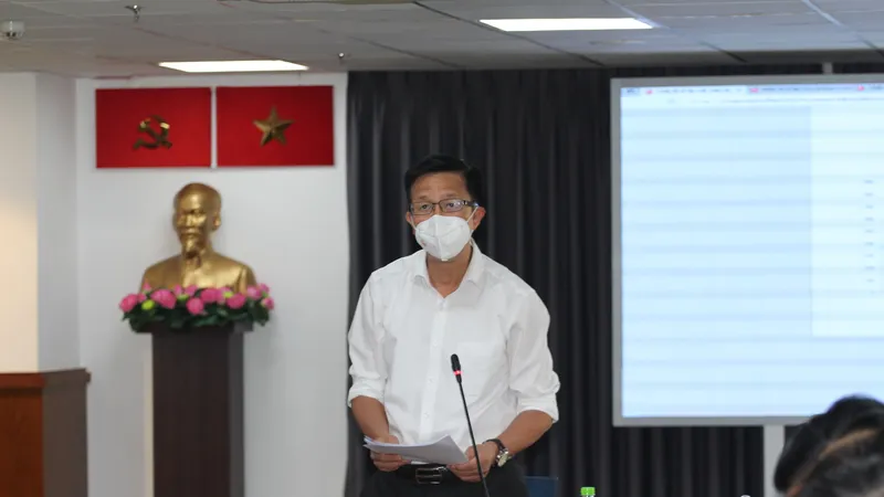 Đồng chí Phạm Đức Hải thông tin tại buổi họp báo