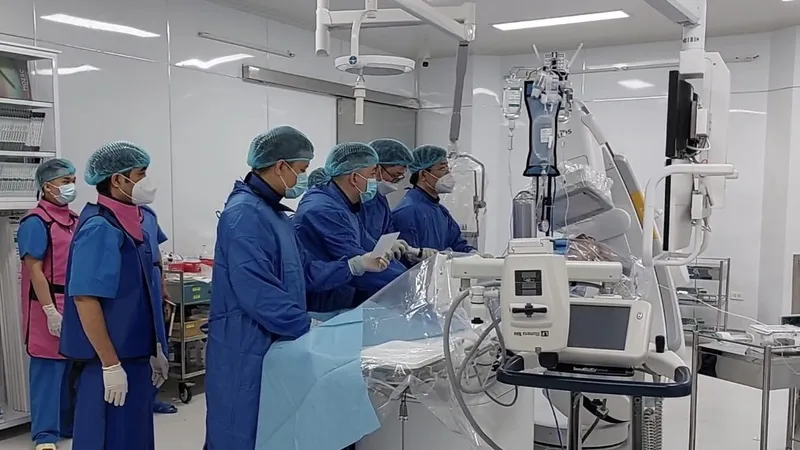 Bệnh nhân được thực hiện can thiệp tim mạch tại Đơn vị tim mạch can thiệp của Bệnh viện Đa khoa khu vực Long Khánh