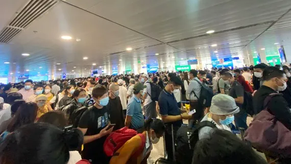 TPHCM: Cải tiến quy trình kiểm dịch y tế để chấm dứt ùn tắc tại sân bay