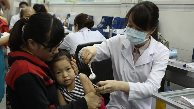 Trẻ tiêm ngừa vaccine ở Viện Pasteur TPHCM
