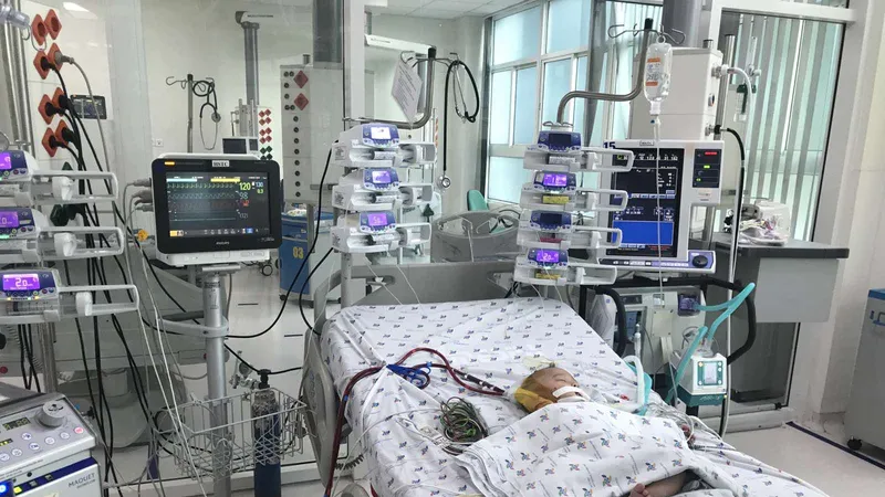 Bệnh nhi hồi phục sau can thiệp ECMO