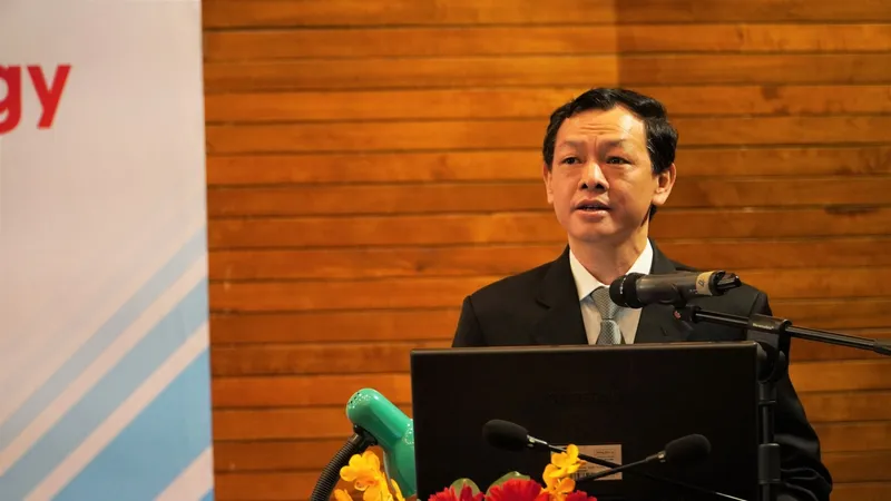 TS-BS Nguyễn Tri Thức phát biểu tại hội nghị