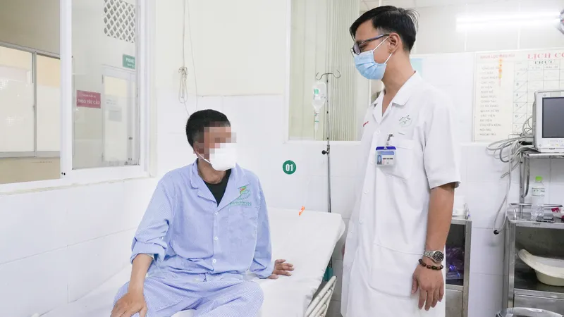 Thiếu tá, BSCK1 Dương Xuân Minh, Khoa lọc máu kiểm tra sức khỏe cho bệnh nhân