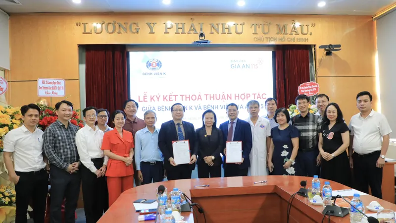Toàn cảnh lễ ký kết