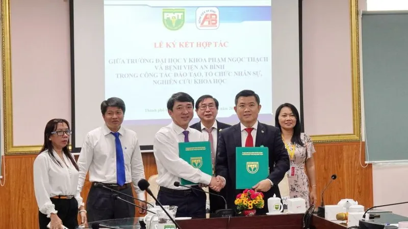 Toàn cảnh buổi ký kết ngày 29-8
