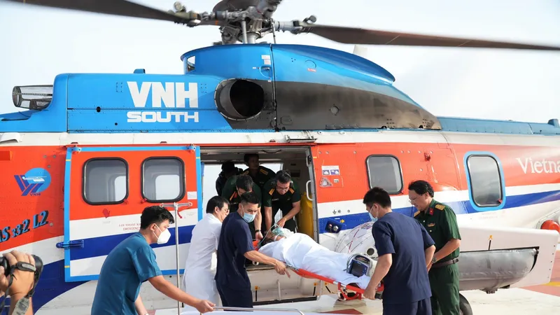 Lặn sâu hàng chục mét trong 2 tiếng, 3 ngư dân tê bì chân tay, khó thở
