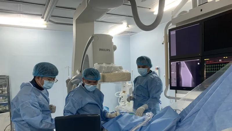 Một ca phẫu thuật tim mạch tại Bệnh viện Bình Chánh