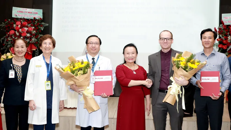 Toàn cảnh buổi ký kết