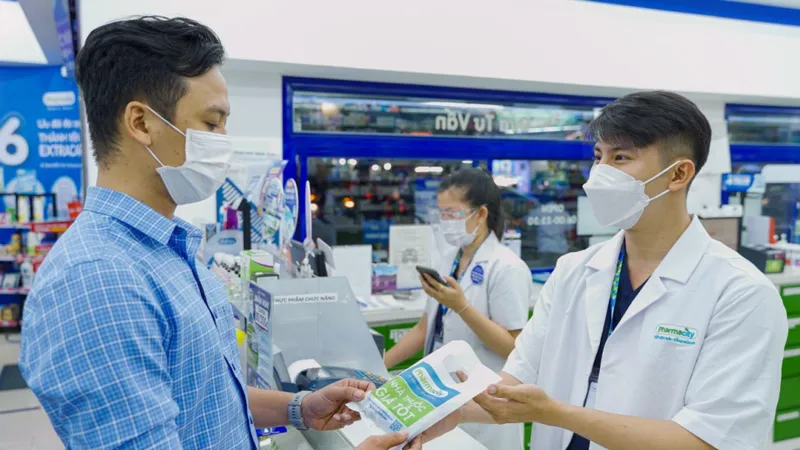 Người dân mua thuốc tại một nhà thuốc trên địa bàn TPHCM. Ảnh minh họa