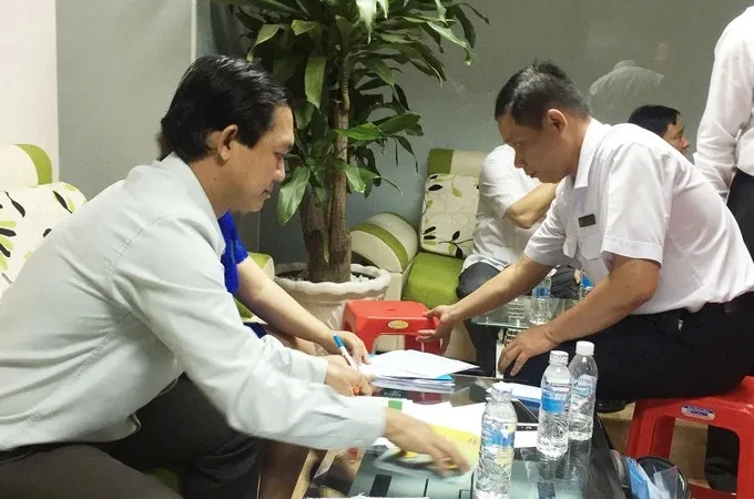 Lực lượng Thanh tra Sở Y tế TPHCM đang xử lý các đơn vị vi phạm