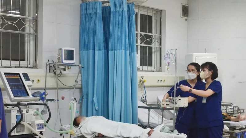 4 người nhập viện do rò rỉ khí làm lạnh tại một cơ sở sản xuất nước đá
