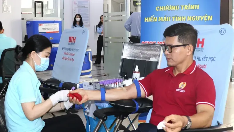 TPHCM: Lượng máu tiếp nhận giảm mạnh, nguy cơ thiếu cho cấp cứu và điều trị