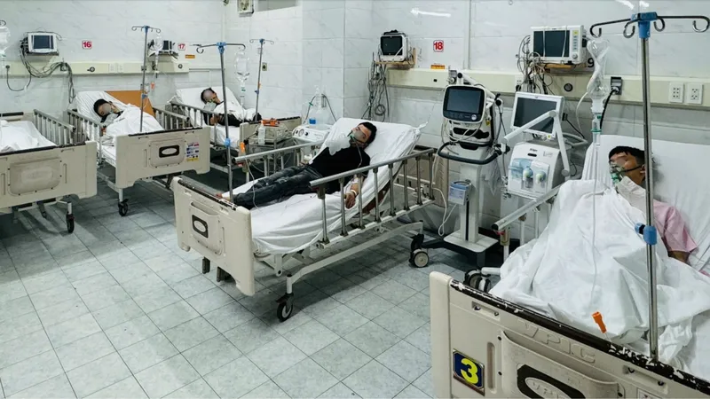 Người bệnh được điều trị tích cực tại Bệnh viện Nguyễn Tri Phương