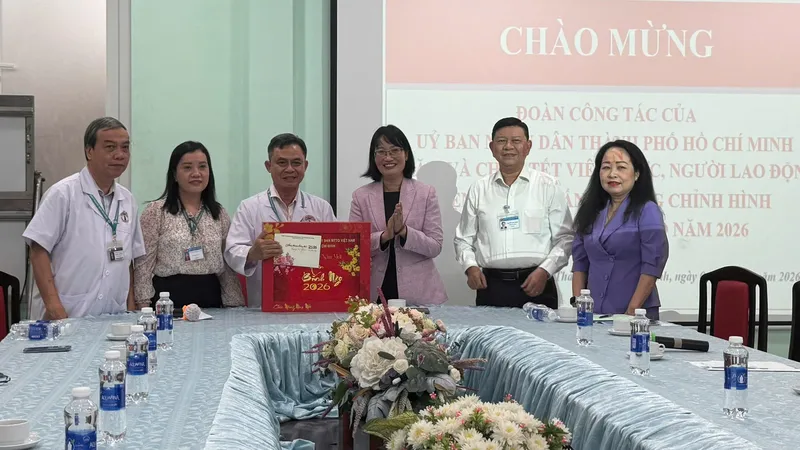 Phó Chủ tịch UBND TPHCM Trần Thị Diệu Thúy thăm, chúc mừng Bệnh viện Chấn thương Chỉnh hình TPHCM