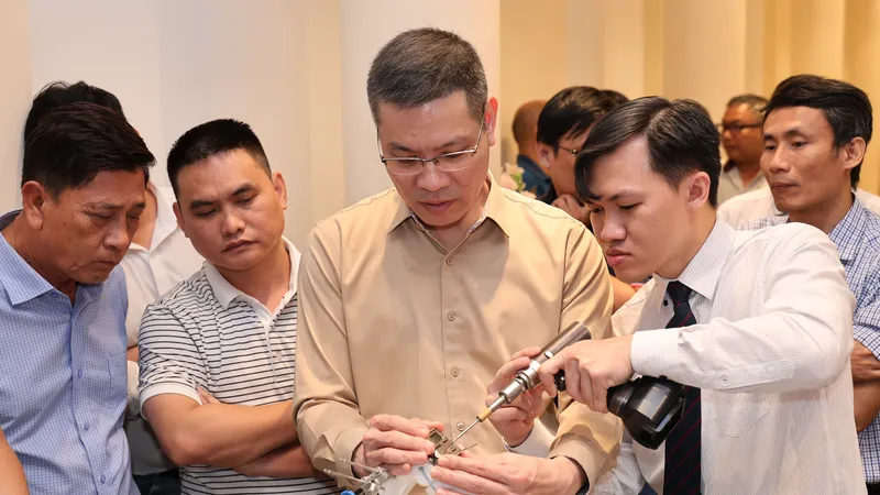 Các bác sĩ chia sẻ kinh nghiệm tại hội thảo