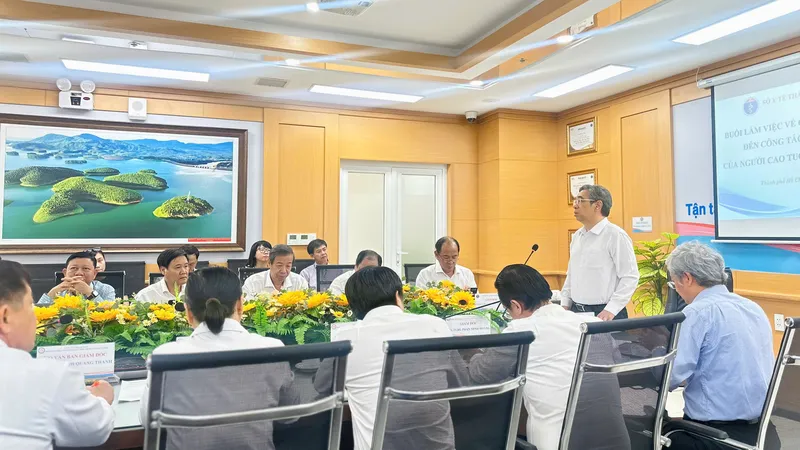 Đồng chí Nguyễn Phước Lộc, Ủy viên Trung ương Đảng, Phó Bí thư Thành ủy, Chủ tịch Ủy ban MTTQ Việt Nam TPHCM phát biểu tại buổi làm việc