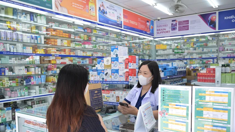 Người dân mua thuốc tại một Nhà thuốc trên địa bàn TPHCM