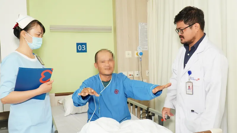 BS-CK1 Phan Ngọc Thảo, Khoa Nội Thần kinh - Đột quỵ, Bệnh viện Gia An 115 kiểm tra vận động người bệnh sau can thiệp
