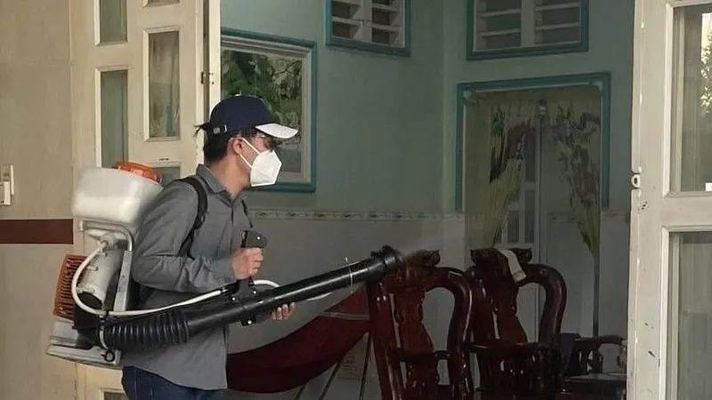 Phun hóa chất diệt muỗi tại ấp Đồng Chinh, xã Phước Hoà để xử lý ổ dịch