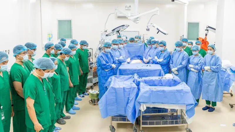 Các bác sĩ dành phút mặc niệm tri ân người hiến tạng