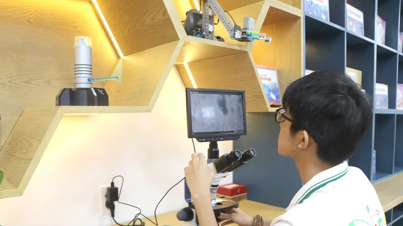 Học sinh Trường THPT Châu Thành trải nghiệm tại Phòng STEM